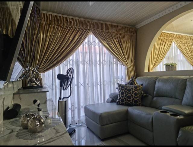 2 BEDROOM HOUSE FOR SALE IN SEBOKENG ZONE 11